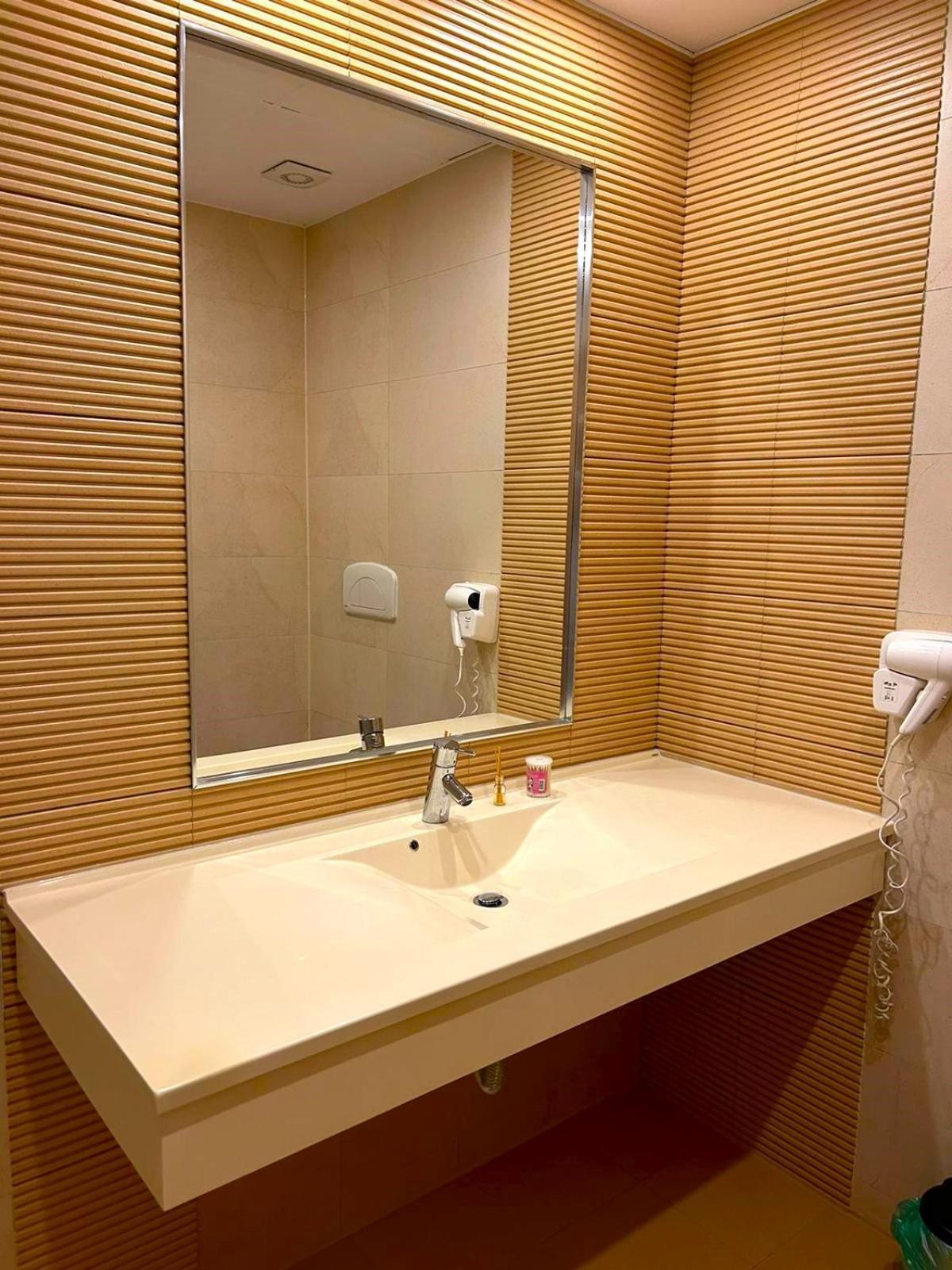 Yamaluxe Apartments - Silent & Warm With Many Facilities Bukares Bagian luar foto