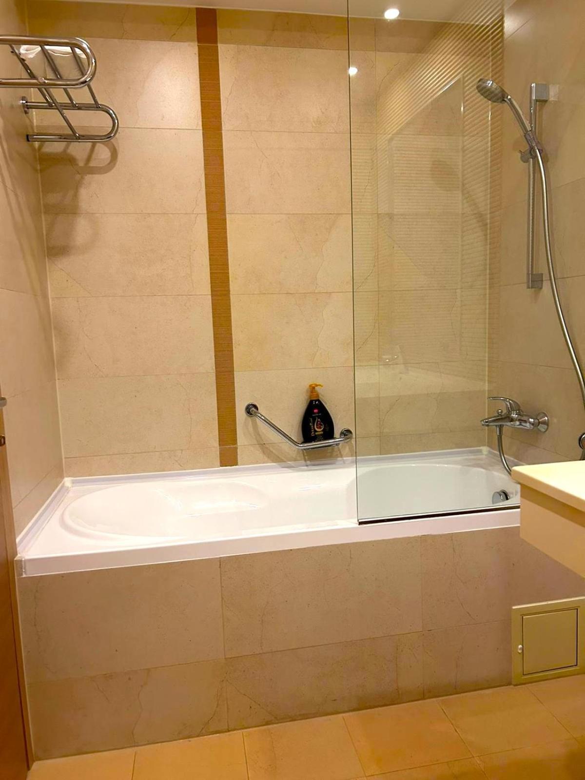 Yamaluxe Apartments - Silent & Warm With Many Facilities Bukares Bagian luar foto